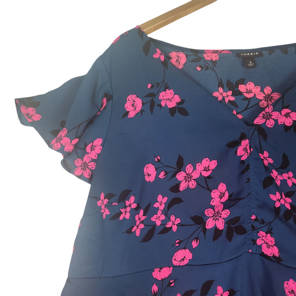 Torrid Blouse Size 3X Floral Floaty Flutter Sleeves Petrol Blue Pink Tunic Plus - Picture 3 of 9